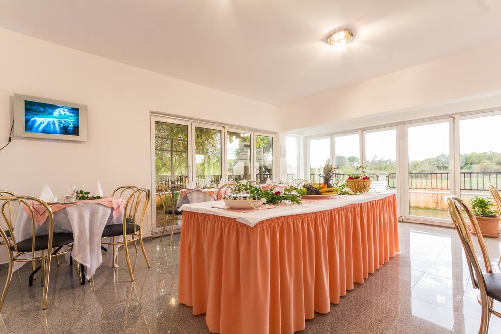 Apartments And Rooms Michaela Fazana Room photo