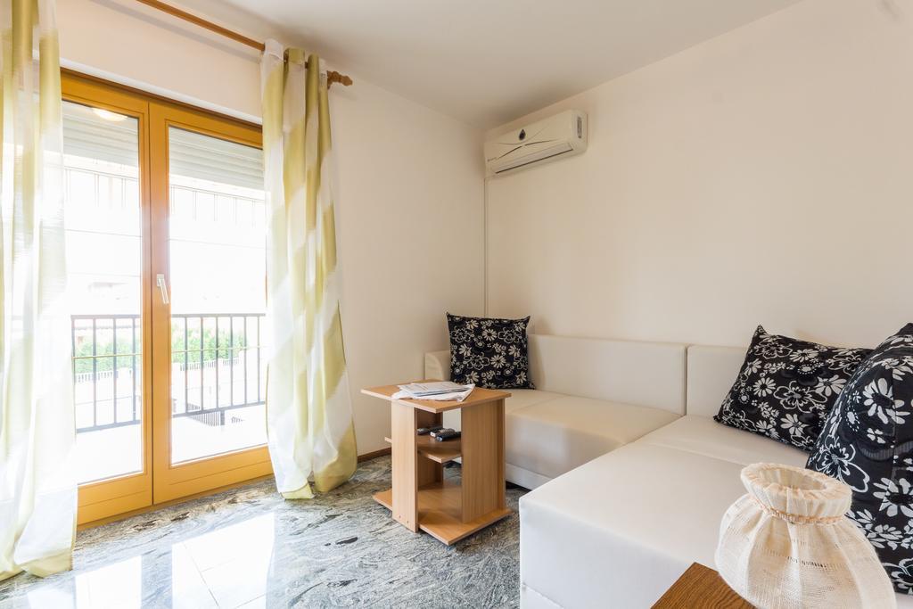 Apartments And Rooms Michaela Fazana Room photo
