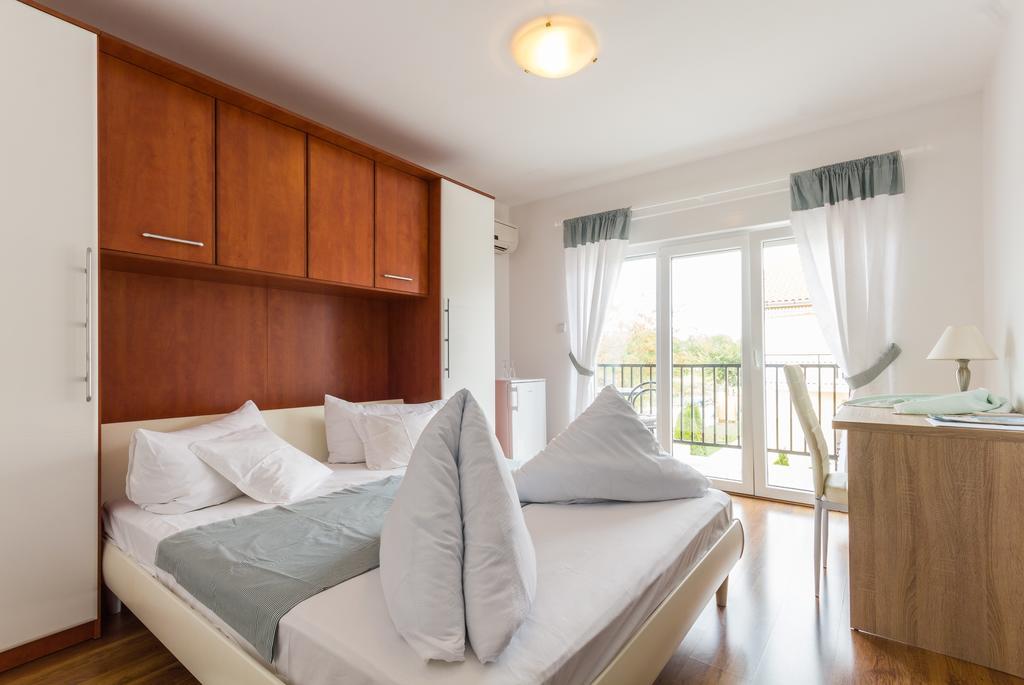 Apartments And Rooms Michaela Fazana Room photo