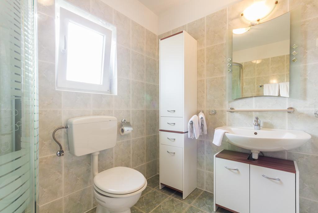 Apartments And Rooms Michaela Fazana Room photo
